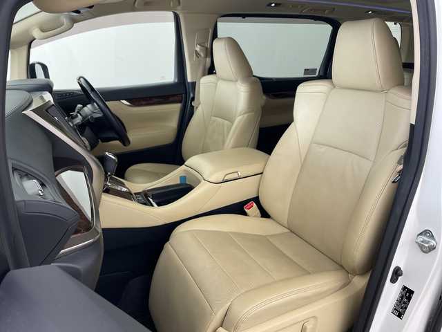 トヨタ アルファード G 兵庫県 2019(平31)年 7.3万km ホワイトパールクリスタルシャイン ・ワンオーナー車/・サンルーフ/・トヨタセーフティーセンス/・プリクラッシュセーフティ/・レーントレーシングアシスト/・レーダークルーズコントロール/・オートマチックハイビーム/・パーキングサポートブレーキ/・ロードサインアシスト/・先行車発進告知/・ナノイー/・純正10型ナビ＆フルセグ＆BT＆USB＆DVD&HDMI/・純正12型フリップダウンモニター/・両側パワースライドドア/・バックカメラ/・ビルトインETC2.0/・ベージュ革シート/・前席パワーシート/・運転席メモリーシート/・前席シートヒーター/・前席シートベンチレーション/・助手席、2列目オットマン/・ステアリングスイッチ/・ウッドコンビステアリング/・スマートキー/・プッシュスタート/・3眼LEDヘッドライト/・LEDフォグ/・オートライト/・AC１００V/・純正17インチアルミホイール