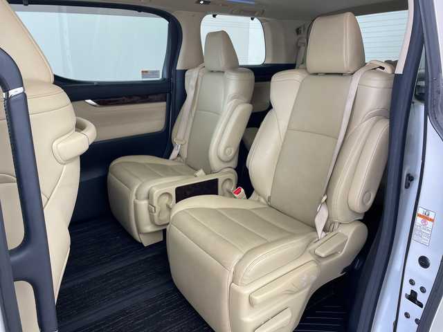 トヨタ アルファード G 兵庫県 2019(平31)年 7.3万km ホワイトパールクリスタルシャイン ・ワンオーナー車/・サンルーフ/・トヨタセーフティーセンス/・プリクラッシュセーフティ/・レーントレーシングアシスト/・レーダークルーズコントロール/・オートマチックハイビーム/・パーキングサポートブレーキ/・ロードサインアシスト/・先行車発進告知/・ナノイー/・純正10型ナビ＆フルセグ＆BT＆USB＆DVD&HDMI/・純正12型フリップダウンモニター/・両側パワースライドドア/・バックカメラ/・ビルトインETC2.0/・ベージュ革シート/・前席パワーシート/・運転席メモリーシート/・前席シートヒーター/・前席シートベンチレーション/・助手席、2列目オットマン/・ステアリングスイッチ/・ウッドコンビステアリング/・スマートキー/・プッシュスタート/・3眼LEDヘッドライト/・LEDフォグ/・オートライト/・AC１００V/・純正17インチアルミホイール