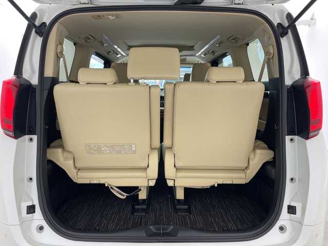 トヨタ アルファード G 兵庫県 2019(平31)年 7.3万km ホワイトパールクリスタルシャイン ・ワンオーナー車/・サンルーフ/・トヨタセーフティーセンス/・プリクラッシュセーフティ/・レーントレーシングアシスト/・レーダークルーズコントロール/・オートマチックハイビーム/・パーキングサポートブレーキ/・ロードサインアシスト/・先行車発進告知/・ナノイー/・純正10型ナビ＆フルセグ＆BT＆USB＆DVD&HDMI/・純正12型フリップダウンモニター/・両側パワースライドドア/・バックカメラ/・ビルトインETC2.0/・ベージュ革シート/・前席パワーシート/・運転席メモリーシート/・前席シートヒーター/・前席シートベンチレーション/・助手席、2列目オットマン/・ステアリングスイッチ/・ウッドコンビステアリング/・スマートキー/・プッシュスタート/・3眼LEDヘッドライト/・LEDフォグ/・オートライト/・AC１００V/・純正17インチアルミホイール