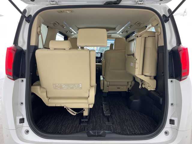 トヨタ アルファード G 兵庫県 2019(平31)年 7.3万km ホワイトパールクリスタルシャイン ・ワンオーナー車/・サンルーフ/・トヨタセーフティーセンス/・プリクラッシュセーフティ/・レーントレーシングアシスト/・レーダークルーズコントロール/・オートマチックハイビーム/・パーキングサポートブレーキ/・ロードサインアシスト/・先行車発進告知/・ナノイー/・純正10型ナビ＆フルセグ＆BT＆USB＆DVD&HDMI/・純正12型フリップダウンモニター/・両側パワースライドドア/・バックカメラ/・ビルトインETC2.0/・ベージュ革シート/・前席パワーシート/・運転席メモリーシート/・前席シートヒーター/・前席シートベンチレーション/・助手席、2列目オットマン/・ステアリングスイッチ/・ウッドコンビステアリング/・スマートキー/・プッシュスタート/・3眼LEDヘッドライト/・LEDフォグ/・オートライト/・AC１００V/・純正17インチアルミホイール