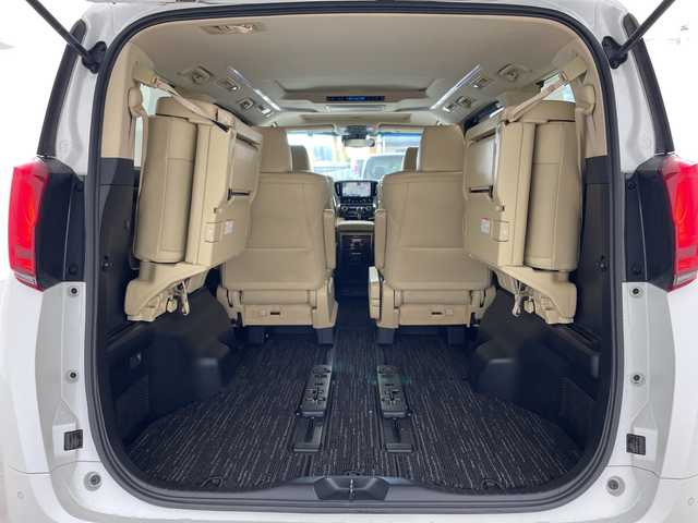 トヨタ アルファード G 兵庫県 2019(平31)年 7.3万km ホワイトパールクリスタルシャイン ・ワンオーナー車/・サンルーフ/・トヨタセーフティーセンス/・プリクラッシュセーフティ/・レーントレーシングアシスト/・レーダークルーズコントロール/・オートマチックハイビーム/・パーキングサポートブレーキ/・ロードサインアシスト/・先行車発進告知/・ナノイー/・純正10型ナビ＆フルセグ＆BT＆USB＆DVD&HDMI/・純正12型フリップダウンモニター/・両側パワースライドドア/・バックカメラ/・ビルトインETC2.0/・ベージュ革シート/・前席パワーシート/・運転席メモリーシート/・前席シートヒーター/・前席シートベンチレーション/・助手席、2列目オットマン/・ステアリングスイッチ/・ウッドコンビステアリング/・スマートキー/・プッシュスタート/・3眼LEDヘッドライト/・LEDフォグ/・オートライト/・AC１００V/・純正17インチアルミホイール