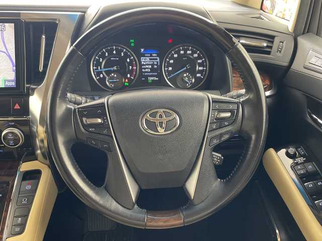 トヨタ アルファード G 兵庫県 2019(平31)年 7.3万km ホワイトパールクリスタルシャイン ・ワンオーナー車/・サンルーフ/・トヨタセーフティーセンス/・プリクラッシュセーフティ/・レーントレーシングアシスト/・レーダークルーズコントロール/・オートマチックハイビーム/・パーキングサポートブレーキ/・ロードサインアシスト/・先行車発進告知/・ナノイー/・純正10型ナビ＆フルセグ＆BT＆USB＆DVD&HDMI/・純正12型フリップダウンモニター/・両側パワースライドドア/・バックカメラ/・ビルトインETC2.0/・ベージュ革シート/・前席パワーシート/・運転席メモリーシート/・前席シートヒーター/・前席シートベンチレーション/・助手席、2列目オットマン/・ステアリングスイッチ/・ウッドコンビステアリング/・スマートキー/・プッシュスタート/・3眼LEDヘッドライト/・LEDフォグ/・オートライト/・AC１００V/・純正17インチアルミホイール