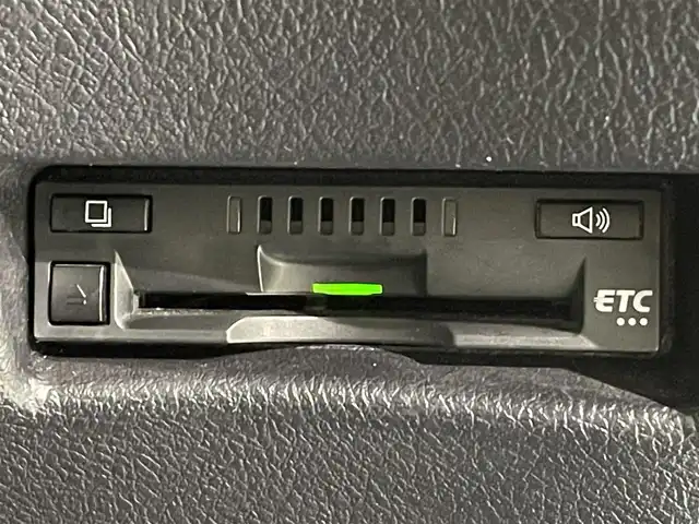 トヨタ シエンタ G クエロ 愛知県 2019(令1)年 7.6万km ヴィンテージブラウンパールクリスタルシャイン/ホワイトパールクリスタルシャイン ツートンカラー/純正SDナビ/CD/DVD/BT/フルセグTV/全方位カメラ/ビルドinETC/トヨタセーフティーセンス/衝突軽減ブレーキ/レーンキープアシスト/先行車発進お知らせ機能/LEDヘッドライト/オートライト/オートハイビーム/両側パワースライドドア/スマートキー/プッシュスタート/純正ドライブレコーダー