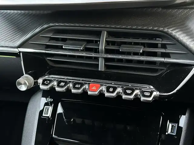 プジョー プジョー ２０８ GT 茨城県 2020(令2)年 5.1万km 赤 アクティブセーフティブレーキ　/ＡＣＣ　/ＬＫＡ　/ＢＳＭ　/Ｂカメラ　/パーキングセンサー　/ナビ　/１２セグ　/ＢＴ　/ＵＳＢ　/半革　/ＬＥＤ　/アンビエンスライト　/ワイヤレス充電　/ＥＴＣ　/純正１７インチＡＷ　/禁煙車
