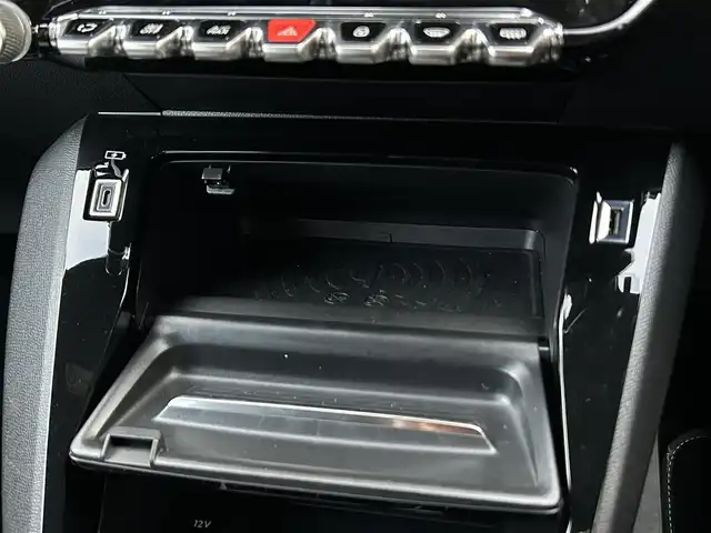 プジョー プジョー ２０８ GT 茨城県 2020(令2)年 5.1万km 赤 アクティブセーフティブレーキ　/ＡＣＣ　/ＬＫＡ　/ＢＳＭ　/Ｂカメラ　/パーキングセンサー　/ナビ　/１２セグ　/ＢＴ　/ＵＳＢ　/半革　/ＬＥＤ　/アンビエンスライト　/ワイヤレス充電　/ＥＴＣ　/純正１７インチＡＷ　/禁煙車