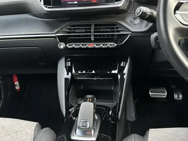 プジョー プジョー ２０８ GT 茨城県 2020(令2)年 5.1万km 赤 アクティブセーフティブレーキ　/ＡＣＣ　/ＬＫＡ　/ＢＳＭ　/Ｂカメラ　/パーキングセンサー　/ナビ　/１２セグ　/ＢＴ　/ＵＳＢ　/半革　/ＬＥＤ　/アンビエンスライト　/ワイヤレス充電　/ＥＴＣ　/純正１７インチＡＷ　/禁煙車