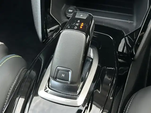 プジョー プジョー ２０８ GT 茨城県 2020(令2)年 5.1万km 赤 アクティブセーフティブレーキ　/ＡＣＣ　/ＬＫＡ　/ＢＳＭ　/Ｂカメラ　/パーキングセンサー　/ナビ　/１２セグ　/ＢＴ　/ＵＳＢ　/半革　/ＬＥＤ　/アンビエンスライト　/ワイヤレス充電　/ＥＴＣ　/純正１７インチＡＷ　/禁煙車