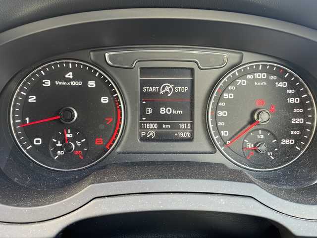 アウディ Ｑ３ 2．0 TFSI クワトロ 180PS 福井県 2017(平29)年 11.7万km 黒 プッシュスタート/スマートキー/オートライト/電格ミラー/ステアリングスイッチ/前席パワーシート/デジタルインナーミラー/前後ドラレコ/パワーバックドア/コーナーセンサー/ダウンヒルアシストコントロール/ルーフレール