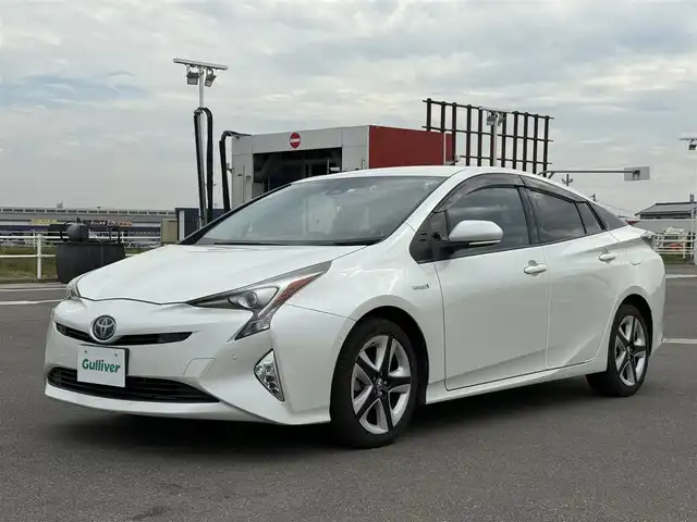 トヨタ プリウス A ツーリングセレクション 佐賀県 2016(平28)年 9.7万km ホワイトパールクリスタルシャイン 純正9インチナビゲーション/・フルセグTV/CD/DVD/Bluetooth/バックカメラ/トヨタセーフティセンス/・プリクラッシュセーフティ/・レーンディパーチャーアラート/・オートハイビーム/アダプティブクルーズコントロール/クリアランスソナー/ブラインドスポットモニター/ヘッドアップディスプレイ/シートヒーター/パーキングアシスト/ビルトインETC/純正ドライブレコーダー/プッシュスタート/スマートキー/LEDヘッドライト/純正フォグライト/純正17インチアルミ/純正フロアマット/スペアキー１本