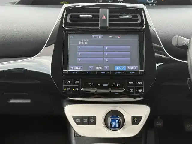 トヨタ プリウス A ツーリングセレクション 佐賀県 2016(平28)年 9.7万km ホワイトパールクリスタルシャイン 純正9インチナビゲーション/・フルセグTV/CD/DVD/Bluetooth/バックカメラ/トヨタセーフティセンス/・プリクラッシュセーフティ/・レーンディパーチャーアラート/・オートハイビーム/アダプティブクルーズコントロール/クリアランスソナー/ブラインドスポットモニター/ヘッドアップディスプレイ/シートヒーター/パーキングアシスト/ビルトインETC/純正ドライブレコーダー/プッシュスタート/スマートキー/LEDヘッドライト/純正フォグライト/純正17インチアルミ/純正フロアマット/スペアキー１本