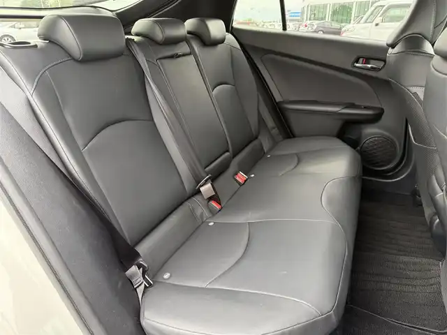 トヨタ プリウス A ツーリングセレクション 佐賀県 2016(平28)年 9.7万km ホワイトパールクリスタルシャイン 純正9インチナビゲーション/・フルセグTV/CD/DVD/Bluetooth/バックカメラ/トヨタセーフティセンス/・プリクラッシュセーフティ/・レーンディパーチャーアラート/・オートハイビーム/アダプティブクルーズコントロール/クリアランスソナー/ブラインドスポットモニター/ヘッドアップディスプレイ/シートヒーター/パーキングアシスト/ビルトインETC/純正ドライブレコーダー/プッシュスタート/スマートキー/LEDヘッドライト/純正フォグライト/純正17インチアルミ/純正フロアマット/スペアキー１本