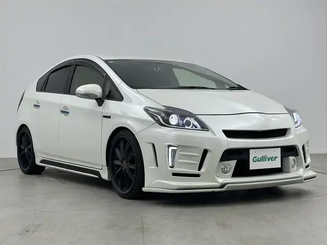 トヨタ プリウス S 愛知県 2015(平27)年 8.2万km ホワイトパールクリスタルシャイン アルパイン9インチナビ　/（フルセグ／ＢＴ／ＣＤ／ＤＶＤ）　/アルパイン後席モニター　/ＦＳＲエアロパーツ　/横滑り防止装置　/バックカメラ　/ドライブレコーダー　/社外アルミホイール　/社外ヘッドライト　/社外テールランプ