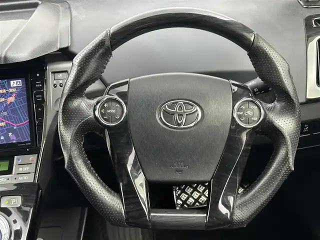 トヨタ プリウス S 愛知県 2015(平27)年 8.2万km ホワイトパールクリスタルシャイン アルパイン9インチナビ　/（フルセグ／ＢＴ／ＣＤ／ＤＶＤ）　/アルパイン後席モニター　/ＦＳＲエアロパーツ　/横滑り防止装置　/バックカメラ　/ドライブレコーダー　/社外アルミホイール　/社外ヘッドライト　/社外テールランプ