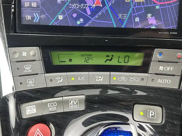トヨタ プリウス S 愛知県 2015(平27)年 8.2万km ホワイトパールクリスタルシャイン アルパイン9インチナビ　/（フルセグ／ＢＴ／ＣＤ／ＤＶＤ）　/アルパイン後席モニター　/ＦＳＲエアロパーツ　/横滑り防止装置　/バックカメラ　/ドライブレコーダー　/社外アルミホイール　/社外ヘッドライト　/社外テールランプ