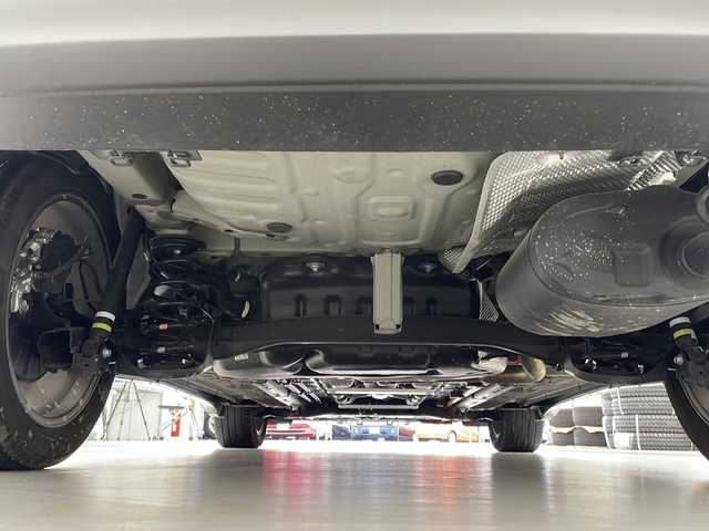 トヨタ カローラ クロス ハイブリッド Z 岐阜県 2022(令4)年 2.8万km アティチュードブラックマイカ モデリスタエアロ/トヨタセーフティセンス/・プリクラッシュセーフティ/・オートハイビーム/・レーダークルーズコントロール/・レーントレーシングアラート/・パーキングサポートブレーキ/・ロードサインアシスト/ブラインドスポットモニター/・リアクロストラフィックアラート/クリアランスソナー/純正9インチディスプレイオーディオ/・ナビキット/・Bluetooth/フルセグTV/Miracast/USB/パノラミックビューモニター/パワーバックドア/前後ドライブレコーダー/ワイヤレス充電/革巻きステアリング/・ステアリングスイッチ/ハーフレザーシート/・シートヒーター/・パワーシート/LEDヘッドライト/・フォグランプ/ルーフレール/プッシュスタート/スマートキー/純正フロアマット/純正ドアバイザー