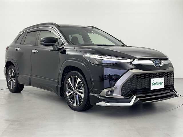 トヨタ カローラ クロス ハイブリッド Z 岐阜県 2022(令4)年 2.8万km アティチュードブラックマイカ モデリスタエアロ/トヨタセーフティセンス/・プリクラッシュセーフティ/・オートハイビーム/・レーダークルーズコントロール/・レーントレーシングアラート/・パーキングサポートブレーキ/・ロードサインアシスト/ブラインドスポットモニター/・リアクロストラフィックアラート/クリアランスソナー/純正9インチディスプレイオーディオ/・ナビキット/・Bluetooth/フルセグTV/Miracast/USB/パノラミックビューモニター/パワーバックドア/前後ドライブレコーダー/ワイヤレス充電/革巻きステアリング/・ステアリングスイッチ/ハーフレザーシート/・シートヒーター/・パワーシート/LEDヘッドライト/・フォグランプ/ルーフレール/プッシュスタート/スマートキー/純正フロアマット/純正ドアバイザー