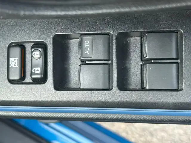 トヨタ アクア S 茨城県 2014(平26)年 8万km コバルトブルーメタリック メモリーナビ【地デジ/BT/AM/FM】/バックカメラ/ETC/オールシーズンタイヤ/前後録画ドライブレコーダー/スマートキープッシュスタート/15インチアルミホイール/純正フロアマット/ドアバイザー/リア5面プライバシーガラス/電動格納ドアミラー