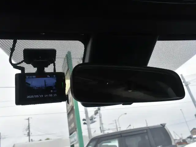 トヨタ ヤリス ハイブリッド Z 神奈川県 2022(令4)年 0.8万km ブラック ワンオーナー/ブラインドスポットモニター/アドバンストパークシステム（自動駐車システム）/セーフティセンス（衝突回避支援パッケージ）/プリクラッシュセーフティ/レーンレーシングアシスト/レーダークルーズコントロール/先行車発進告知機能/前後ドライブレコーダー/全方囲カメラ/ETC2.0/シートヒーター/純正フロアマット/ドアバイザー/保証書/取説ナビ説/スペアスマートキー/記録簿（R4、5）