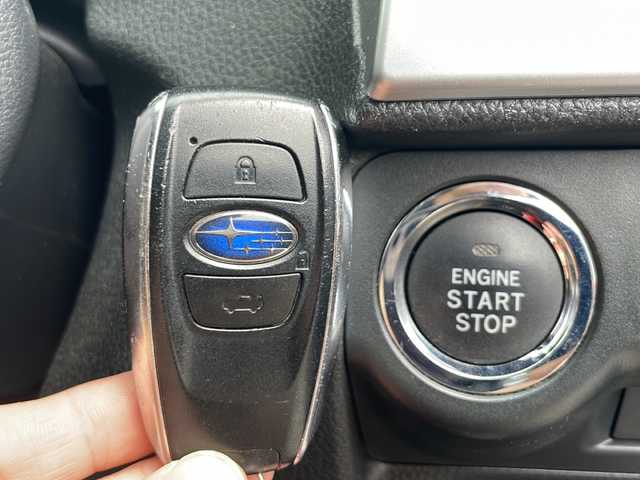 スバル レヴォーグ 1．6GT 新潟県 2014(平26)年 11.1万km クリスタルブラックシリカ ４WD/社外SDナビ/(BT/AM/FM/CD/DVD/フルセグTV)/クルーズコントロール/パドルシフト/ETC/ABS/横滑り防止機能/盗難防止装置/カーテンエアバック/ステアリングスイッチ/電格ミラー/社外17インチアルミホイール/純正フロアマット