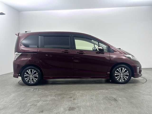 ホンダ フリード Gエアロ 兵庫県 2015(平27)年 7.3万km プレミアムディープロッソパール ・純正ナビ・TV・CD・DVD・SD・BT/・両側パワースライドドア/・バックカメラ/・ビルトインETC/・コーナーセンサー/・HIDライト/・社外革調シートカバー/・コンフォートビュー/・純正15インチアルミホイール/・純正フロアマット/・シートカバー/・オートライト/・スマートキー