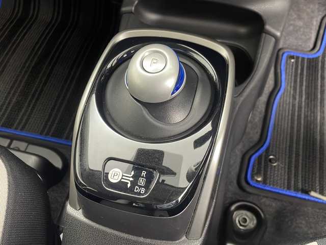 日産 ノート e－パワー X Vセレクション 三重県 2020(令2)年 2.5万km ピンク 禁煙車/純正SDナビ/CD/DVD/SD/BT/フルセグTV/全方位カメラ/衝突被害軽減ブレーキ/レーンキープアシスト/コーナーセンサー/デジタルインナーミラー/ETC/ステアリングスイッチ/オートハイビーム/スマートキー/スペアキー×1
