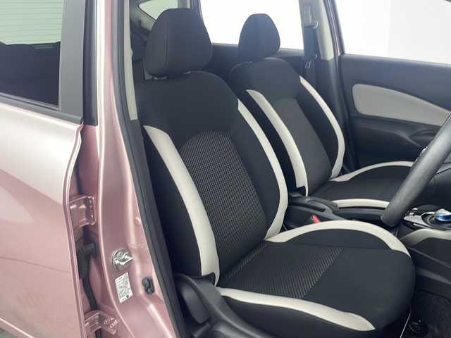 日産 ノート e－パワー X Vセレクション 三重県 2020(令2)年 2.5万km ピンク 禁煙車/純正SDナビ/CD/DVD/SD/BT/フルセグTV/全方位カメラ/衝突被害軽減ブレーキ/レーンキープアシスト/コーナーセンサー/デジタルインナーミラー/ETC/ステアリングスイッチ/オートハイビーム/スマートキー/スペアキー×1