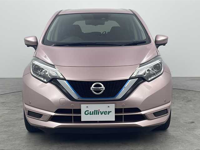 日産 ノート e－パワー X Vセレクション 三重県 2020(令2)年 2.5万km ピンク 禁煙車/純正SDナビ/CD/DVD/SD/BT/フルセグTV/全方位カメラ/衝突被害軽減ブレーキ/レーンキープアシスト/コーナーセンサー/デジタルインナーミラー/ETC/ステアリングスイッチ/オートハイビーム/スマートキー/スペアキー×1