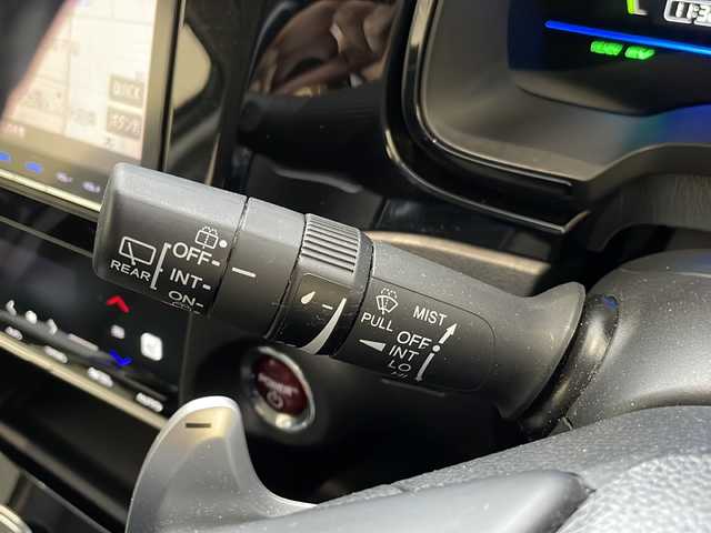 ホンダ シャトル ハイブリッド Z スタイルエディション 愛知県 2016(平28)年 6.4万km ホワイトオーキッドパール 衝突軽減システム/純正8型ナビ/クルーズコントロール/シートヒーター/フルセグ/CD DVD/Bluetooth/バックカメラ/純正アルミホイール/ルーフレール/LEDヘッドライト/パドルシフト/ETC/ステアリングスイッチ/スマートキー/プッシュスタート