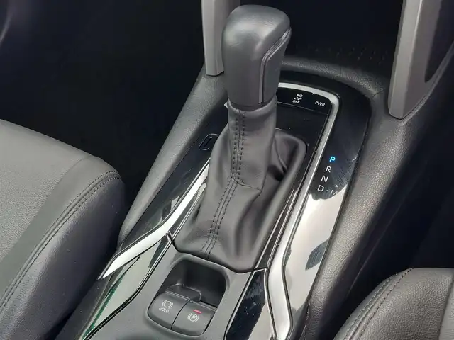 トヨタ カローラ クロス Z 東京都 2023(令5)年 1万km アティチュードブラックマイカ Toyota Safety Sense/・プリクラッシュセーフティ/・レーンディパーチャーアラート/・レーンチェンジアシスト/・先行車発進告知機能/・オートマチックハイビーム/・レーダークルーズコントロール/・クリアランスソナー/・パーキングサポートブレーキ/純正ナビ/フルセグTV/バックカメラ/ドライブレコーダー/ETC2.0/MTモード付きAT/ハーフレザーシート/運転席パワーシート/シートヒーター/LEDヘッドライト/オートライト/18インチ純正アルミホイール/純正フロアマット/ルーフレール