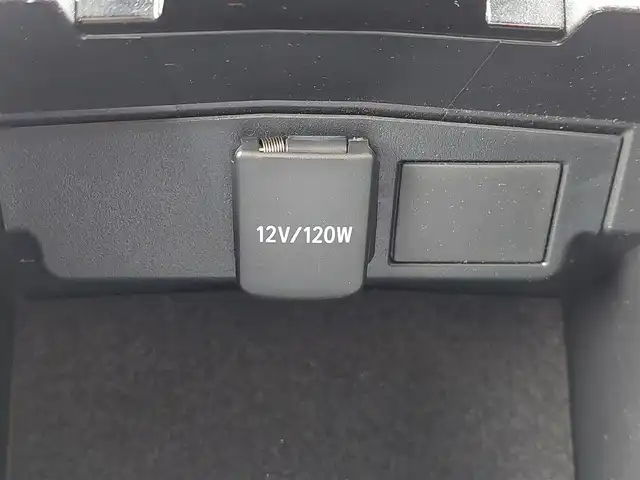 トヨタ カローラ クロス Z 東京都 2023(令5)年 1万km アティチュードブラックマイカ Toyota Safety Sense/・プリクラッシュセーフティ/・レーンディパーチャーアラート/・レーンチェンジアシスト/・先行車発進告知機能/・オートマチックハイビーム/・レーダークルーズコントロール/・クリアランスソナー/・パーキングサポートブレーキ/純正ナビ/フルセグTV/バックカメラ/ドライブレコーダー/ETC2.0/MTモード付きAT/ハーフレザーシート/運転席パワーシート/シートヒーター/LEDヘッドライト/オートライト/18インチ純正アルミホイール/純正フロアマット/ルーフレール