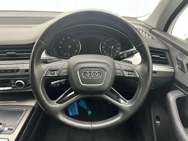 アウディ Ｑ７ 2．0TFSIクワトロ 兵庫県 2016(平28)年 5.1万km 白 純正ナビ/フルセグ CD DVD BT AUX USB/全方位モニター/レーダークルーズコントロール/衝突軽減ブレーキ/レーンキープアシスト/コーナーセンサー/パワーバックドア/ルーフレール/レザーシート/シートヒーター/パワーシート/電動格納サードシート/電子パーキング/オートホールド/LEDヘッドライト/オートライト/スマートキー