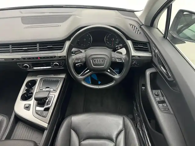 アウディ Ｑ７ 2．0TFSIクワトロ 兵庫県 2016(平28)年 5.1万km 白 純正ナビ/フルセグ CD DVD BT AUX USB/全方位モニター/レーダークルーズコントロール/衝突軽減ブレーキ/レーンキープアシスト/コーナーセンサー/パワーバックドア/ルーフレール/レザーシート/シートヒーター/パワーシート/電動格納サードシート/電子パーキング/オートホールド/LEDヘッドライト/オートライト/スマートキー