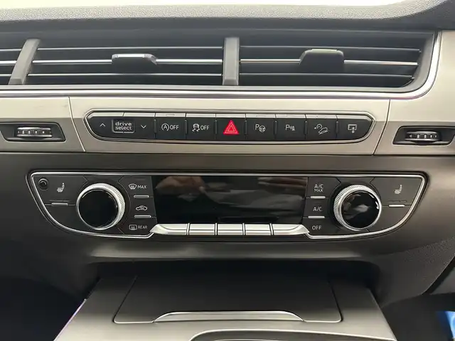アウディ Ｑ７ 2．0TFSIクワトロ 兵庫県 2016(平28)年 5.1万km 白 純正ナビ/フルセグ CD DVD BT AUX USB/全方位モニター/レーダークルーズコントロール/衝突軽減ブレーキ/レーンキープアシスト/コーナーセンサー/パワーバックドア/ルーフレール/レザーシート/シートヒーター/パワーシート/電動格納サードシート/電子パーキング/オートホールド/LEDヘッドライト/オートライト/スマートキー