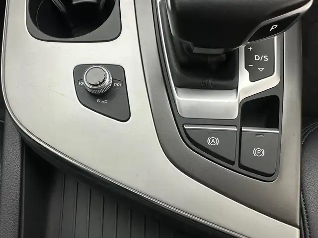 アウディ Ｑ７ 2．0TFSIクワトロ 兵庫県 2016(平28)年 5.1万km 白 純正ナビ/フルセグ CD DVD BT AUX USB/全方位モニター/レーダークルーズコントロール/衝突軽減ブレーキ/レーンキープアシスト/コーナーセンサー/パワーバックドア/ルーフレール/レザーシート/シートヒーター/パワーシート/電動格納サードシート/電子パーキング/オートホールド/LEDヘッドライト/オートライト/スマートキー