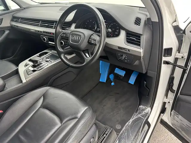 アウディ Ｑ７ 2．0TFSIクワトロ 兵庫県 2016(平28)年 5.1万km 白 純正ナビ/フルセグ CD DVD BT AUX USB/全方位モニター/レーダークルーズコントロール/衝突軽減ブレーキ/レーンキープアシスト/コーナーセンサー/パワーバックドア/ルーフレール/レザーシート/シートヒーター/パワーシート/電動格納サードシート/電子パーキング/オートホールド/LEDヘッドライト/オートライト/スマートキー