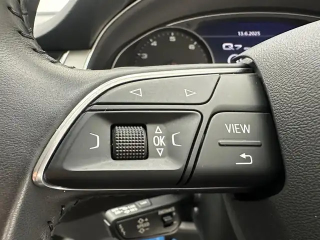 アウディ Ｑ７ 2．0TFSIクワトロ 兵庫県 2016(平28)年 5.1万km 白 純正ナビ/フルセグ CD DVD BT AUX USB/全方位モニター/レーダークルーズコントロール/衝突軽減ブレーキ/レーンキープアシスト/コーナーセンサー/パワーバックドア/ルーフレール/レザーシート/シートヒーター/パワーシート/電動格納サードシート/電子パーキング/オートホールド/LEDヘッドライト/オートライト/スマートキー
