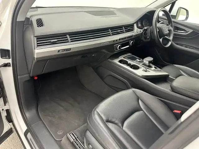 アウディ Ｑ７ 2．0TFSIクワトロ 兵庫県 2016(平28)年 5.1万km 白 純正ナビ/フルセグ CD DVD BT AUX USB/全方位モニター/レーダークルーズコントロール/衝突軽減ブレーキ/レーンキープアシスト/コーナーセンサー/パワーバックドア/ルーフレール/レザーシート/シートヒーター/パワーシート/電動格納サードシート/電子パーキング/オートホールド/LEDヘッドライト/オートライト/スマートキー