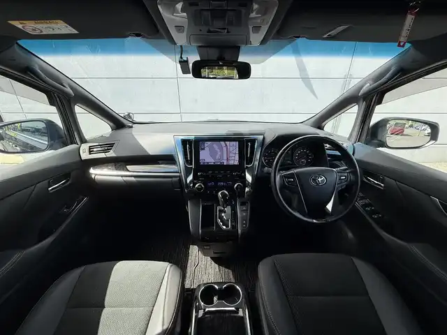 トヨタ ヴェルファイア Z ゴールデンアイズ 千葉県 2020(令2)年 6.2万km バーニングブラッククリスタルシャインガラスフレーク トヨタセーフティセンス/　衝突軽減ブレーキ/レーンキープアシスト/　オートハイビーム/レーダークルーズコントロール/　クリアランスソナー/フリップダウンモニター/純正9インチSDナビ/　フルセグ/BT/DVD/CD/バックカメラ/ステアリングスイッチ/両側パワースライドドア/パワーバックドア/オートブレーキホールド/電動パーキングブレーキ/LEDヘッドライト/オートライト/フォグライト/シーケンシャルウィンカー/純正フロアマット/純正18インチAW