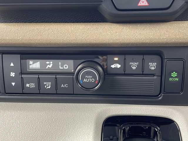 ホンダ Ｎ ＢＯＸ 岐阜県 2024(令6)年 0.2万km クリスタルブラックパール 8インチ純正ディスプレイオーディオ/　(ナビ/AM/FM/Bluetooth/フルセグTV)/バックカメラ/ホンダセンシング/衝突軽減ブレーキ/レーンキープアシスト/コーナーセンサー/レーダークルーズコントロール/LEDヘッドライト/オートハイビーム/片側パワースライドドア/電動パーキングブレーキ/スマートキー/純正フロアマット/純正ホイールキャップ