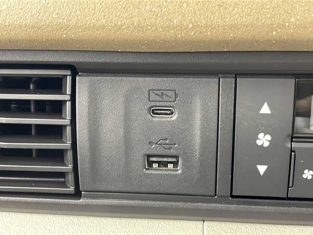 ホンダ Ｎ ＢＯＸ 岐阜県 2024(令6)年 0.2万km クリスタルブラックパール 8インチ純正ディスプレイオーディオ/　(ナビ/AM/FM/Bluetooth/フルセグTV)/バックカメラ/ホンダセンシング/衝突軽減ブレーキ/レーンキープアシスト/コーナーセンサー/レーダークルーズコントロール/LEDヘッドライト/オートハイビーム/片側パワースライドドア/電動パーキングブレーキ/スマートキー/純正フロアマット/純正ホイールキャップ