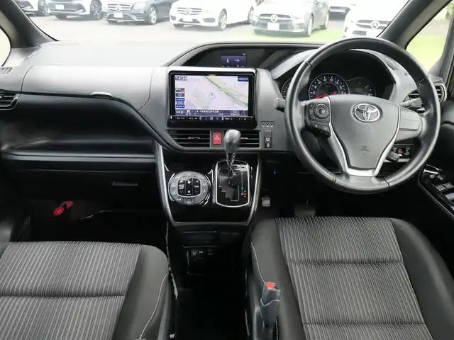 トヨタ ヴォクシー ZS 煌Ⅱ 千葉県 2020(令2)年 5万km ブラック ワンオーナー/Toyota Safety Sense/・プリクラッシュセーフティ/・レーンディパーチャーアラート/・オートハイビーム/クルーズコントロール/両側パワースライドドア/9インチ社外メモリーナビ/地デジTV/【DVD/CD再生機能　Bluetooth接続】/バックカメラ/フリップダウンモニター（PXH12X-R）/ドライブレコーダー/革巻きステアリング/ETC/LEDヘッドライト/フォグライト/ウインカーミラー/クリアランスソナー/純正16インチアルミホイル/スマートキー