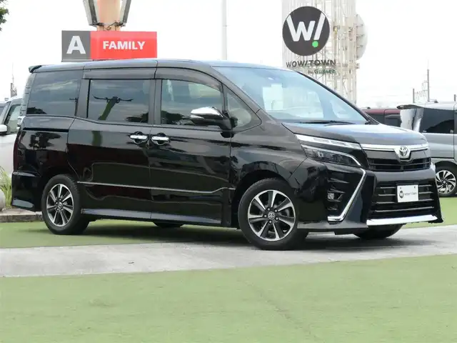 トヨタ ヴォクシー ZS 煌Ⅱ 千葉県 2020(令2)年 5万km ブラック ワンオーナー/Toyota Safety Sense/・プリクラッシュセーフティ/・レーンディパーチャーアラート/・オートハイビーム/クルーズコントロール/両側パワースライドドア/9インチ社外メモリーナビ/地デジTV/【DVD/CD再生機能　Bluetooth接続】/バックカメラ/フリップダウンモニター（PXH12X-R）/ドライブレコーダー/革巻きステアリング/ETC/LEDヘッドライト/フォグライト/ウインカーミラー/クリアランスソナー/純正16インチアルミホイル/スマートキー