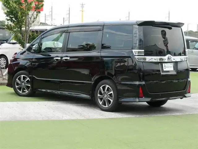 トヨタ ヴォクシー ZS 煌Ⅱ 千葉県 2020(令2)年 5万km ブラック ワンオーナー/Toyota Safety Sense/・プリクラッシュセーフティ/・レーンディパーチャーアラート/・オートハイビーム/クルーズコントロール/両側パワースライドドア/9インチ社外メモリーナビ/地デジTV/【DVD/CD再生機能　Bluetooth接続】/バックカメラ/フリップダウンモニター（PXH12X-R）/ドライブレコーダー/革巻きステアリング/ETC/LEDヘッドライト/フォグライト/ウインカーミラー/クリアランスソナー/純正16インチアルミホイル/スマートキー