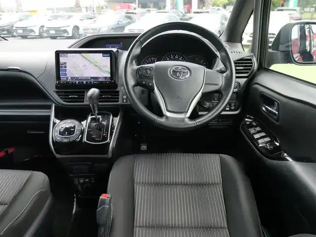 トヨタ ヴォクシー ZS 煌Ⅱ 千葉県 2020(令2)年 5万km ブラック ワンオーナー/Toyota Safety Sense/・プリクラッシュセーフティ/・レーンディパーチャーアラート/・オートハイビーム/クルーズコントロール/両側パワースライドドア/9インチ社外メモリーナビ/地デジTV/【DVD/CD再生機能　Bluetooth接続】/バックカメラ/フリップダウンモニター（PXH12X-R）/ドライブレコーダー/革巻きステアリング/ETC/LEDヘッドライト/フォグライト/ウインカーミラー/クリアランスソナー/純正16インチアルミホイル/スマートキー