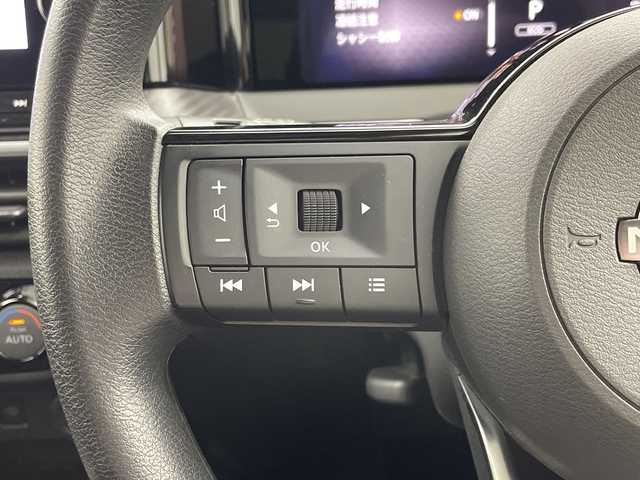 日産 ノート X 三重県 2021(令3)年 0.7万km ピュアホワイトパール 禁煙車/純正ナビ/AM/FM/BT/USB/HDMI/フルセグTV/スマホ連動/インテリジェントミラー/アラウンドビューモニター/BSM/置くだけ充電/電動パーキングブレーキ/クリアランスソナー/LEDライト/ETC/純正ドライブレコーダー/ステアリングリモコン/保証書