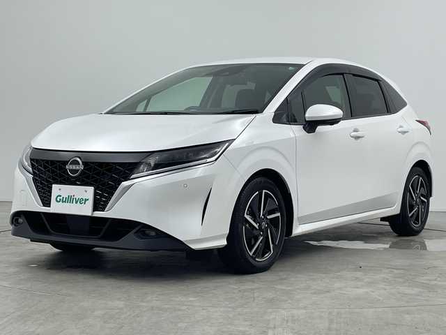 日産 ノート X 三重県 2021(令3)年 0.7万km ピュアホワイトパール 禁煙車/純正ナビ/AM/FM/BT/USB/HDMI/フルセグTV/スマホ連動/インテリジェントミラー/アラウンドビューモニター/BSM/置くだけ充電/電動パーキングブレーキ/クリアランスソナー/LEDライト/ETC/純正ドライブレコーダー/ステアリングリモコン/保証書