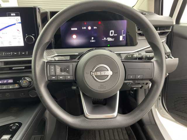 日産 ノート X 三重県 2021(令3)年 0.7万km ピュアホワイトパール 禁煙車/純正ナビ/AM/FM/BT/USB/HDMI/フルセグTV/スマホ連動/インテリジェントミラー/アラウンドビューモニター/BSM/置くだけ充電/電動パーキングブレーキ/クリアランスソナー/LEDライト/ETC/純正ドライブレコーダー/ステアリングリモコン/保証書