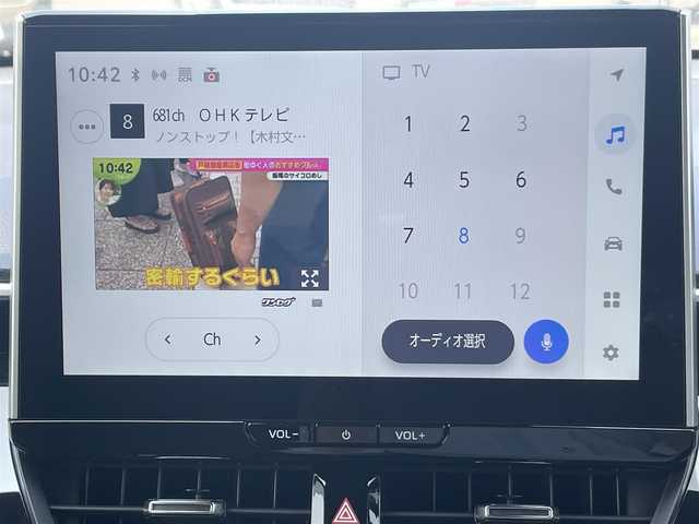 トヨタ カローラ クロス ハイブリッド Z 岡山県 2023(令5)年 6.9万km プラチナホワイトパールマイカ 登録時走行距離 68657km/禁煙車/純正10.5型メモリナビ/パノラミックビューモニター/Bluetooth/フルセグTV/Toyota Safety Sense/・衝突軽減軽減システム（PCS）/・車線逸脱警報（LDA）/・レーダークルーズコントロール/・オートマチックハイビーム/・道路標識認識機能（RSA）/・プロアクティブドライビングアシスト（PDA）/・ブラインドスポットモニター（BSM）/・後退時車両検知警報（RCTA）/・パーキングサポートブレーキ（PKSB）/・クリアランスソナー/ヒルスタートアシストコントロール/４WD/ドライブレコーダー/ビルトインETC2.0/レーダー探知機（SUPER CAT）/ハーフレザーシート/シートヒーター（D・N席）/パワーシート（D席）/パワーバックドア/ルーフレール/革巻きステアリング/ステアリングスイッチ/純正LEDヘッドライト/LEDフォグライト/オートライト/ヘッドライトレベライザー/プッシュスタート/スマートキー/スペアキー×1/純正アルミホイール 18インチ/ドアバイザー/オートリトラミラー/ウインカーミラー/電動格納ミラー/純正フロアマット