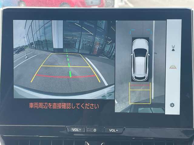 トヨタ カローラ クロス ハイブリッド Z 岡山県 2023(令5)年 6.9万km プラチナホワイトパールマイカ 登録時走行距離 68657km/禁煙車/純正10.5型メモリナビ/パノラミックビューモニター/Bluetooth/フルセグTV/Toyota Safety Sense/・衝突軽減軽減システム（PCS）/・車線逸脱警報（LDA）/・レーダークルーズコントロール/・オートマチックハイビーム/・道路標識認識機能（RSA）/・プロアクティブドライビングアシスト（PDA）/・ブラインドスポットモニター（BSM）/・後退時車両検知警報（RCTA）/・パーキングサポートブレーキ（PKSB）/・クリアランスソナー/ヒルスタートアシストコントロール/４WD/ドライブレコーダー/ビルトインETC2.0/レーダー探知機（SUPER CAT）/ハーフレザーシート/シートヒーター（D・N席）/パワーシート（D席）/パワーバックドア/ルーフレール/革巻きステアリング/ステアリングスイッチ/純正LEDヘッドライト/LEDフォグライト/オートライト/ヘッドライトレベライザー/プッシュスタート/スマートキー/スペアキー×1/純正アルミホイール 18インチ/ドアバイザー/オートリトラミラー/ウインカーミラー/電動格納ミラー/純正フロアマット