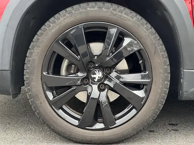 プジョー ２００８ GTライン ブラックパック 福島県 2019(令1)年 3.8万km 赤 特別仕様車GTライン ブラックパック/・ブラックレザーシート/・ブラック17AW/純正ナビ(BT/USB)/フルセグ/ETC2.0/クルーズコントロール/前後ドライブレコーダー/シートヒーター/純正16AW付冬タイヤ積/ルーフレール/リモコンキー/ステアリングスイッチ/純正フロアマット/取扱説明書/保証書/スペアキー